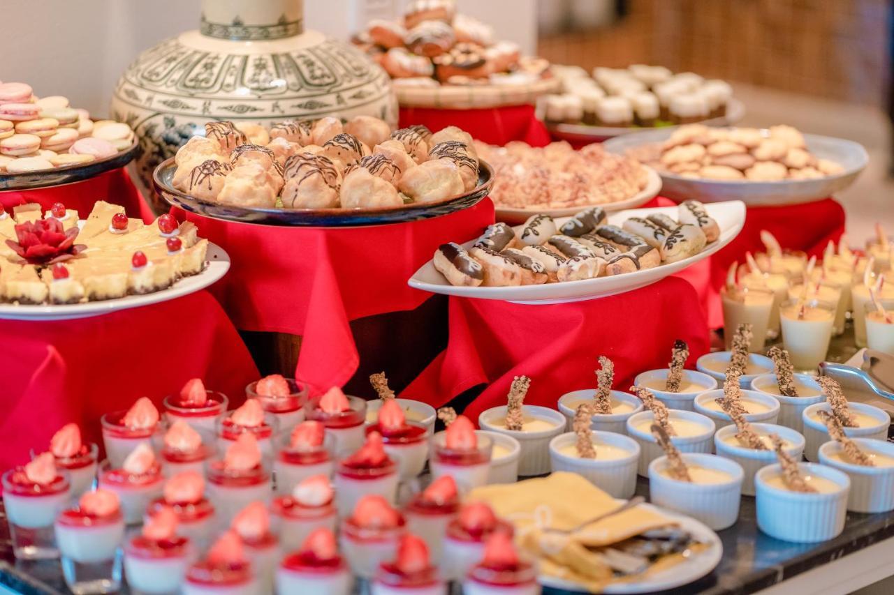 Allegro Hoi An . A Little Luxury Hotel & Spa Eksteriør billede A dessert buffet