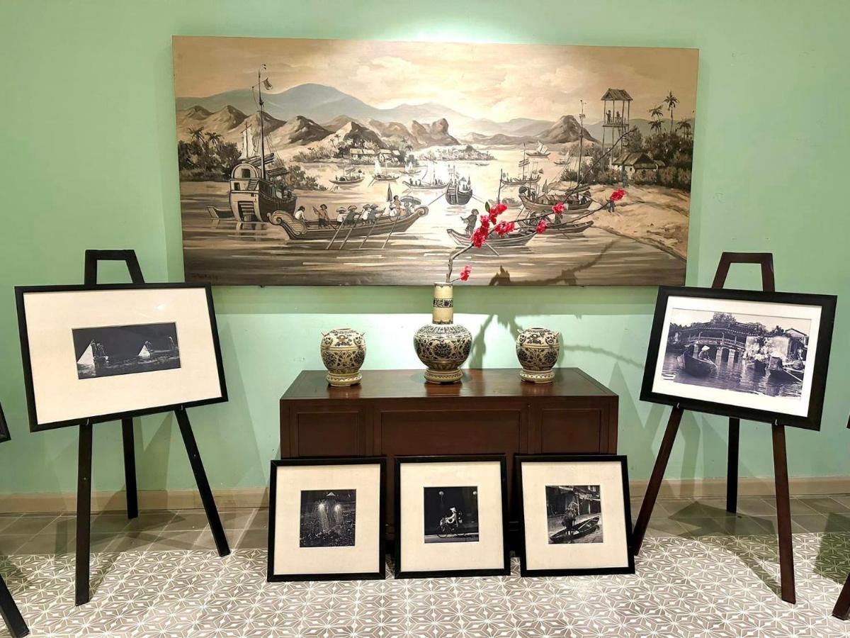 Allegro Hoi An . A Little Luxury Hotel & Spa Eksteriør billede A display of photographs by the author
