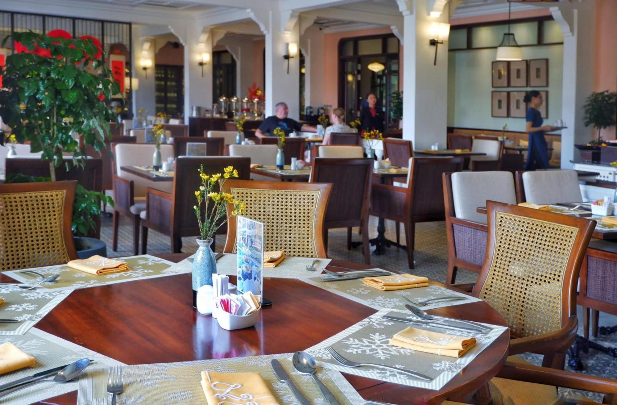 Allegro Hoi An . A Little Luxury Hotel & Spa Eksteriør billede The restaurant at the hotel
